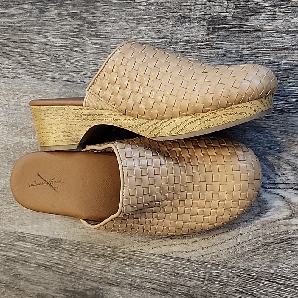 Women's shoes